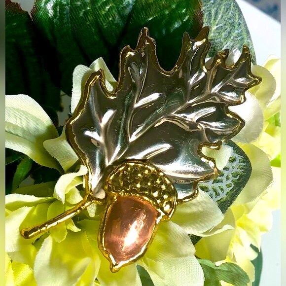 🎉🍁Vintage Handcrafted Oak Leaf Acorn Brooch/Pendant - Picture 2 of 6